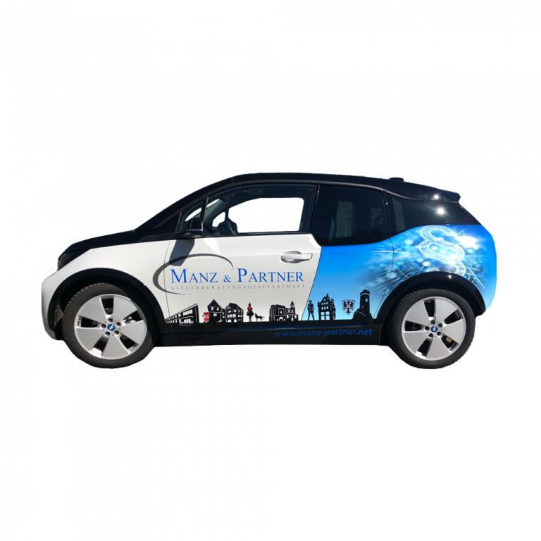 Teilfolierung eines Autos, Seitenansicht mit Logo und Motiv