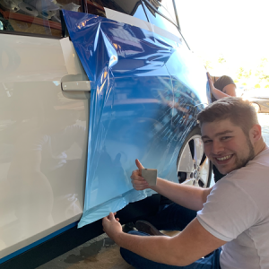 Teilfolierung eines Autos